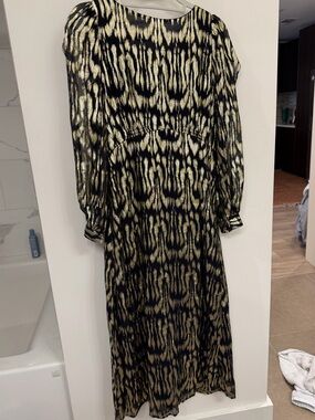 Elegant Black and Gold Patterned Maxi Dress